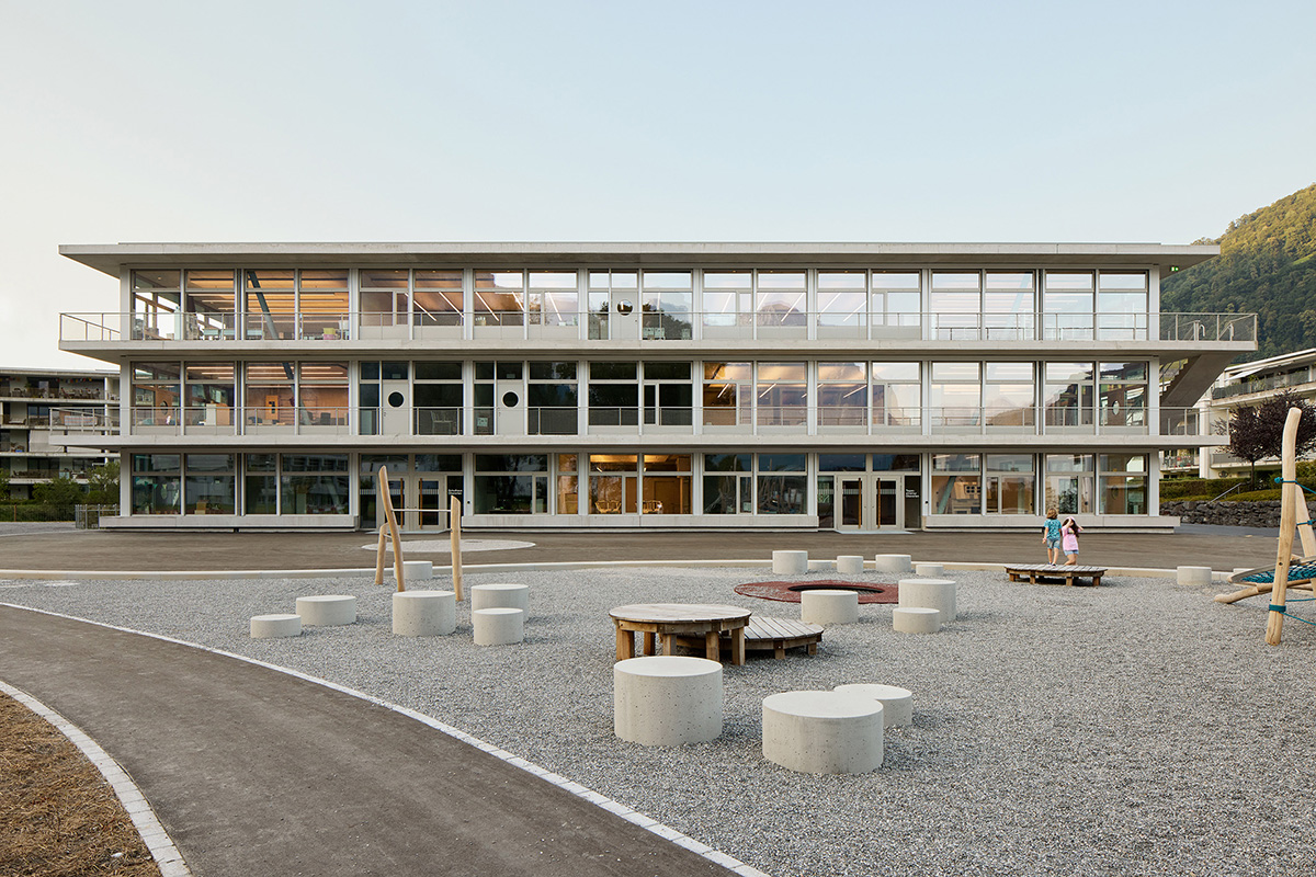 Schoolbuilding in Obererlen, Naefels